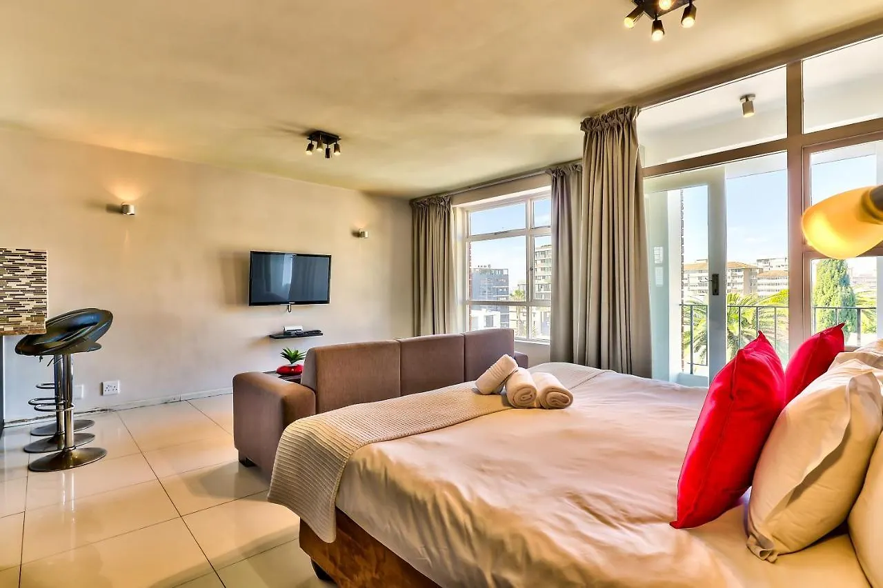 Cascades 608 Studio In Green Point Cape Town Daire